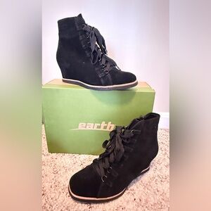 Earth Kalmar Black Suede Wedge Ankle Boots-Sz7